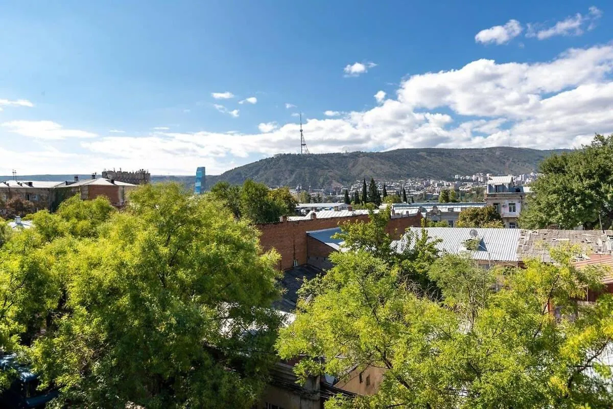 Wehost Stylish Apartment Near Fabrika Tbilisi 0*,  Georgien